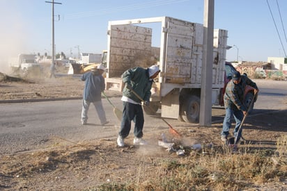 Basura. El Ayuntamiento implementará un programa de barrido mecánico. Esperan que ciudadanos limpien al menos su acera. 