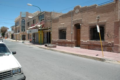 En pausa. Los trabajos para 'arreglar' las fachadas de casas y comercios del Centro no cuentan todavía con una fecha de inicio. 