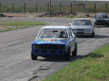 El novato Ernesto Domínguez ganó ayer la categoría GT, dentro del serial de automovilismo de circuito Cars 2011. Chihuahuenses triunfan en tercera fecha del Cars