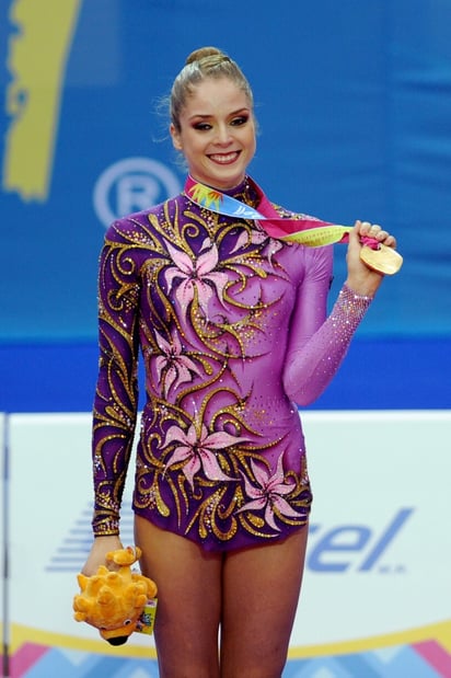 La mexicana Cynthia Valdez se adjudicó hoy la medalla de oro en la final individual con mazas de la gimnasia rítmica de los Panamericanos de 2011.