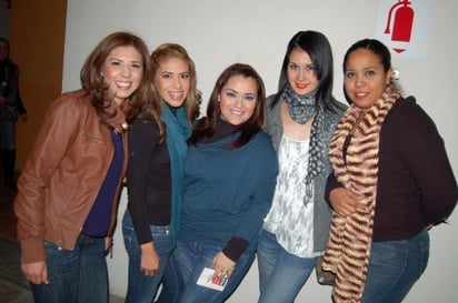 Rosy, Gaby, Mayra, Evelyn y Cony.