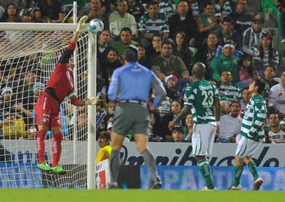 El arquero de los Guerreros ha tenido una gran temporada y de nueva cuenta llega a una final del futbol mexicano. Grandes satisfacciones ha dejado en La Laguna. (Fotografía de Ramón Sotomayor)