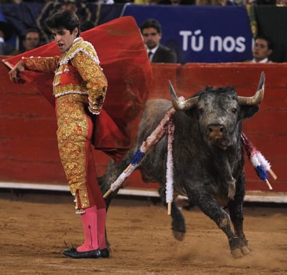 El español Alejandro Talavante resultó triunfador de la primera corrida de aniversario de la Plaza México. (Notimex)