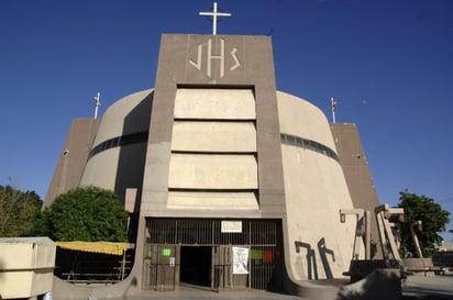 Irrupción. Sin una orden judicial, decenas de elementos del Ejército, la Policía Estatal y la Policía Federal, irrumpieron en el templo.