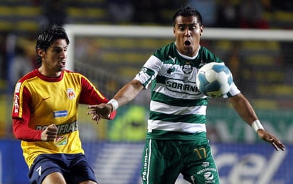 La lucha por ser titular en la media cancha de Santos Laguna será competitiva a partir de esta semana, con elementos importantes para el equipo. (Archivo)