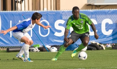 Eddie Johnson (derecha) se estrenó con el equipo norteamericano, que se alista para jugar los cuartos de final de la Concachampions ante Santos Laguna.