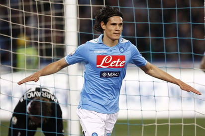 Edinson Cavani anotó el gol de la ventaja ante Siena en la Copa de Italia. Con gol de Cavani, Napoli avanza a la final de Copa