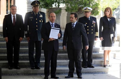 Protagonistas. El secretario de Seguridad Pública, Genero García Luna, el secretario de la Defensa, Guillermo Galván, el presidente Felipe Calderón, el secretario de Gobernación, Alejandro Poiré, el secretario de la Marina, Francisco Saynez y la procuradora general de la República, Marisela Morales.