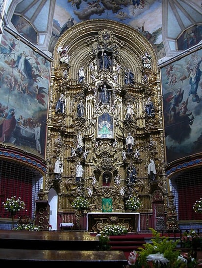 Deslumbrante alhaja arquitectónica del barroco mexicano del siglo XVIII es el altar mayor de la Iglesia de la Enseñanza, ubicado en la calle Donceles número 102, en la Ciudad de México.  El templo, junto con el convento contiguo, fueron construídos a expensas de la monja María Ignacia de Azlor y Echeverz, hija del II Marqués de Aguayo y Santa Olaya. 
