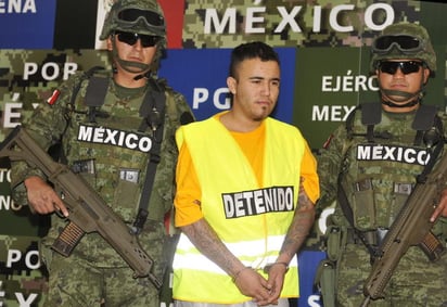 En la presentación, detalló que “el Loco” y José Ricardo Barajas López, “el Bocinas”, son señalados como los principales responsables del homicidio de las 49 personas cuyos cuerpos fueron hallados en una carretera de Cadereyta, Nuevo León.