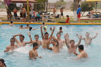 Recreativos.  Se preparan albercas y chapoteaderos para recibir a visitantes en estas vacaciones de verano. 