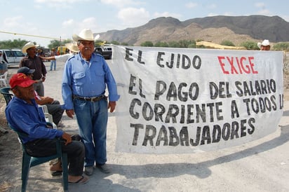 Pacíficos. Ejidatarios que mantienen bloqueada La Platosa dicen que no buscan perjudicar a mineros.