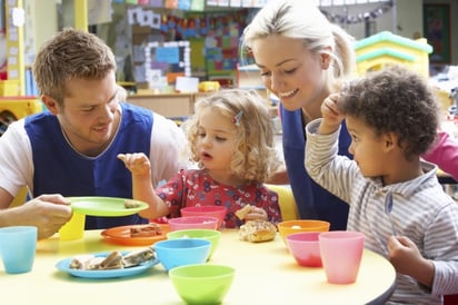 El servicio de guardería nocturno busca que los padres puedan dejar a su hijo o hijos en el lugar mientras que ellos se dedican a procrear más niños para elevar los bajos índices de nacimiento. INGIMAGE