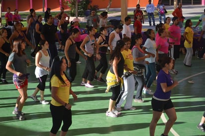 Ayudan. Participan más de 100 personas en Zumbatón para apoyar a pacientes del CRIT Durango.