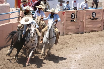 Hoy se celebrará una charreada de beneficio en el Lienzo Charro Laguna. 