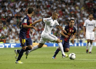 Barcelona y Real Madrid protagonizarán hoy domingo un clásico español donde se jugarán mucho más que el orgullo. 