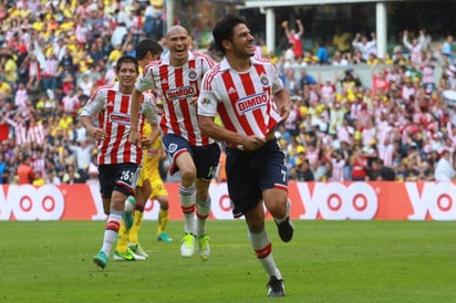 Un doblete de Rafael Márquez Lugo se encargó de darle a John Van’t Schip y al Guadalajara el triunfo en el “clásico nacional”, al dar cuenta 3-1 de un América ineficiente al ataque. (Jam Media)