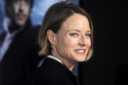 Jodie Foster, ganadora de diversos premios, entre ellos, un Oscar como Mejor Actriz en la película “The accused”, celebrará este lunes 50 años, a la espera de recibir el premio Cecil B. de Mille de los Globos de Oro, en reconocimiento a su trayectoria cinematográfica. ARCHIVO