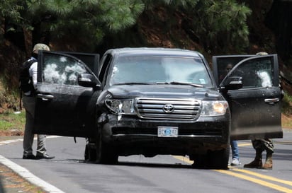 Agresión. La camioneta diplomática recibió más de 100 balazos de parte de los policías federales.