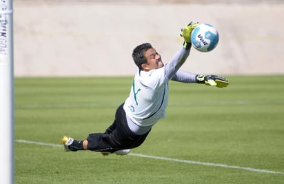 El ‘Gordo’ Miguel Becerra quedó fuera de Santos Laguna luego del primer corte realizado por el nuevo entrenador Pedro Caixinha. (Archivo)