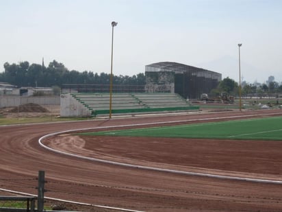 La Unidad Deportiva Gómez Palacio presenta un importante avance en cuanto a las obras de construcción y remodelación que ahí se realizan con recursos federales y la entrega se hará este mismo año. 