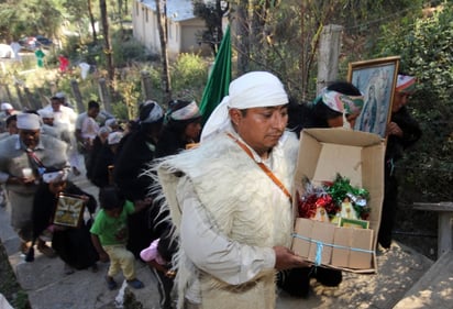 Una camioneta sin frenos irrumpió en una celebración de la Virgen de Guadalupe. (Notimex)