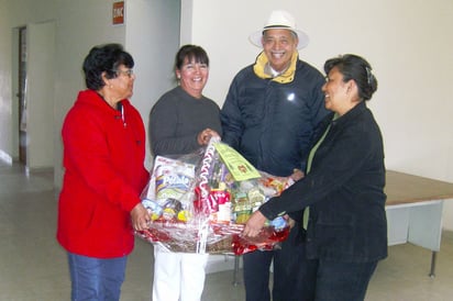 El premio. Estancia de Adulto Mayor realiza rifa para reunir fondos y hacer mejoras en el edificio, además de dar mejor servicio.