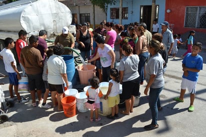 Problema. Aún existen miles de familias que no tienen ni una sola gota de agua en sus hogares.