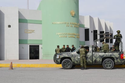 Alertas. Durante el día y la noche, militares y agentes de la Policía Estatal Acreditable, vigilan el edificio de la Vicefiscalía para evitar otros ataques como los ocurridos en días pasados.