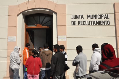 Cartilla. Invitan a los jóvenes clase 1995 anticipados y remisos hasta los 39 años de edad, a tramitar la Cartilla del Servicio Militar. 