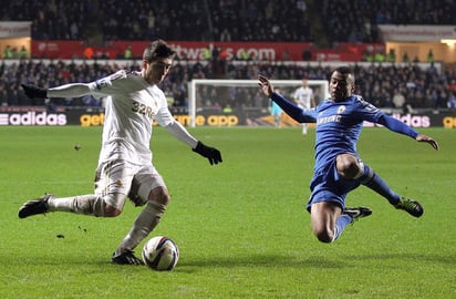 Chelsea no fue capaz de remontar el 0-2 ante Swansea City y este miércoles empató 0-0 en el choque de vuelta de las semifinales de la Copa de Liga. (AP)