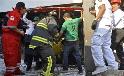 Al menos catorce personas murieron hoy y unas ochenta resultaron heridas por una explosión registrada en la sede central de Petróleos Mexicanos (Pemex), en Ciudad de México.