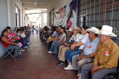 Pago. A más de 45 mil personas de la tercera edad se les buscará dar el pago del programa.