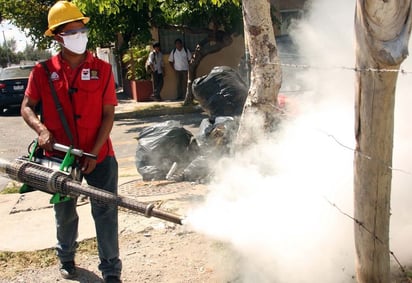 Fumigación.  La transmisión del dengue es 'más intensa' en algunos estados.