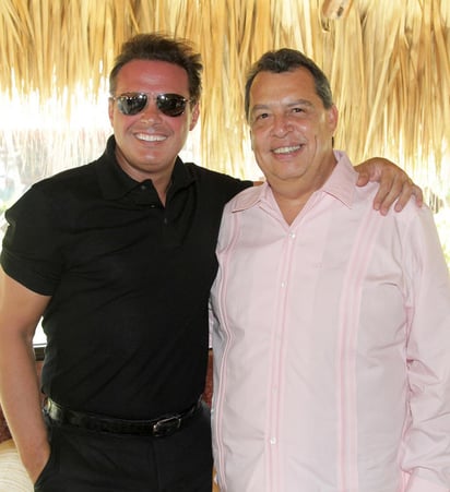 Luis Miguel aceptó ser la imagen de Acapulco, durante una reunión con el gobernador Ángel Aguirre Rivero. (NOTIMEX)