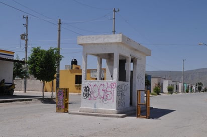 Graffiti. Las paredes, casa y demás construcciones de Santa Sofía, han sido dañados por los vándalos.  