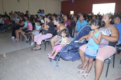 Apoyos. Las madres solteras tendrán un seguro.