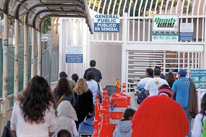 A diario. Alrededor de 70 mil mexicanos viajan todos los días de Tijuana a San Diego, California, para trabajar o estudiar. 