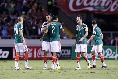 Los jugadores festejaron al final el triunfo de los Estados Unidos sobre Panamá, que los mete a la repesca.