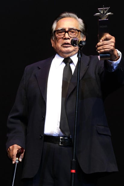El actor mexicano Ernesto Gómez Cruz, quien ha participado en películas como 'El infierno', 'El imperio de la fortuna' y 'The mexican', celebra 80 años de edad con el papel de “Don Ferrucho” en la puesta en escena “Perfume de Gardenia”. (ARCHIVO)