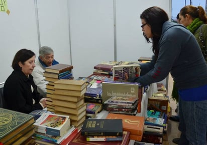 El festival. Todas las actividades son gratuitas, tanto la venta de libros usados como el módulo de tatuaje literario (permanente o temporal). 