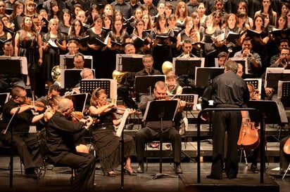 Especial. Con un concierto especial de la Camerata de Coahuila el Teatro Alberto M. Alvarado recibirá más de cien voces de tres coros laguneros.