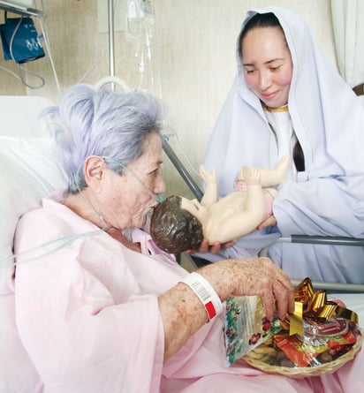 Regalos. El médico Ignacio Chávez inició la tradición de dar regalos a los internados.