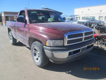 A bordo de la camioneta Dodge Ram, modelo 2001, color guinda, se encontraba un sujeto quien dijo llamarse Lorenzo Barbosa Sánchez, de 24 años de edad. (EL SIGLO DE TORREÓN)