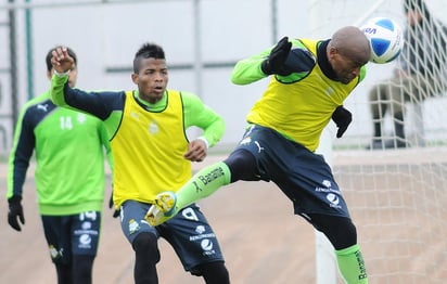 Los Guerreros entrenaron ayer en el TSM; el refuerzo Ribair Rodríguez (der.) continúa tomando ritmo y hoy podría jugar unos minutos.