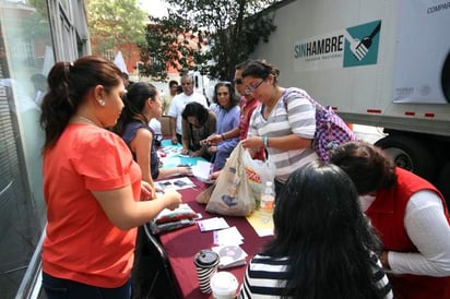 El titular de Sedesol señaló que con esas acciones, en el 2014, fortalecerán programas como el de Oportunidades, Sesenta y Cinco y Más, Seguro para Jefas Madres de Familia y Proyectos Productivos. (Archivo)