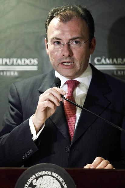 Firmes. El secretario de Hacienda, Luis Videgaray, refrendó la nueva facultad del SAT de exhibir a los contribuyentes que no cumplen con sus obligaciones fiscales, ya que con esta medida se generarán incentivos para que lo hagan.