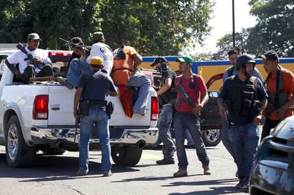 Vigilancia. Las autodefensas michoacanas continuaban en el poblado de Antúnez, en el municipio de Parácuaro, punto geográfico que accede a la carretera entre Apatzingán y Nueva Italia.