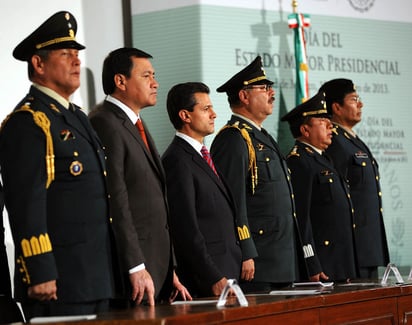 Seguridad. El presidente, Enrique Peña Nieto, en la celebración del Día del Estado Mayor Presidencial en la Residencia oficial de Los Pinos.