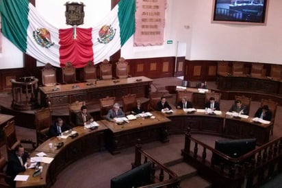 Frenan creación de comisión de deuda